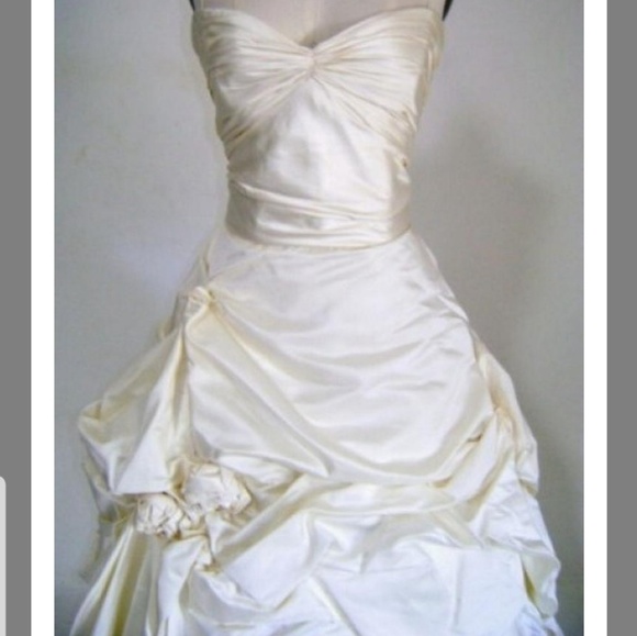 Monique Lhuillier Camelot wedding dress - Picture 4 of 6